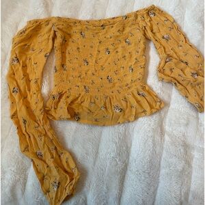 HOLLISTER off the shoulder SIZE XS